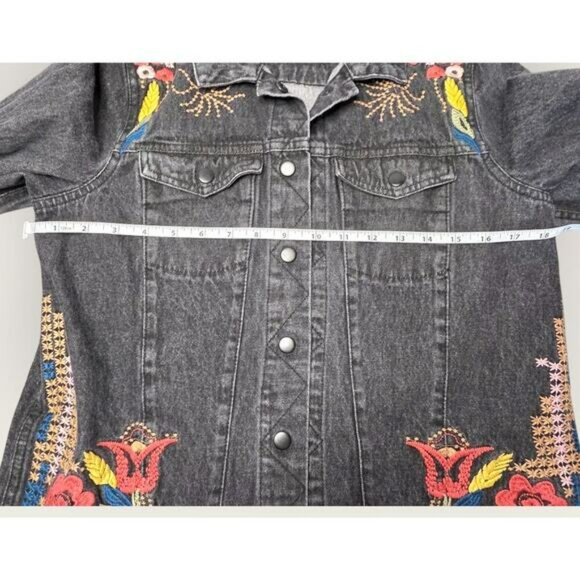 Francesca's Jean/Denim Jacket Sz S Mi ami Floral Embroidered Embellished Spring - Picture 12 of 12